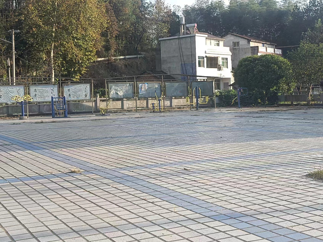 伯仲桥村广场